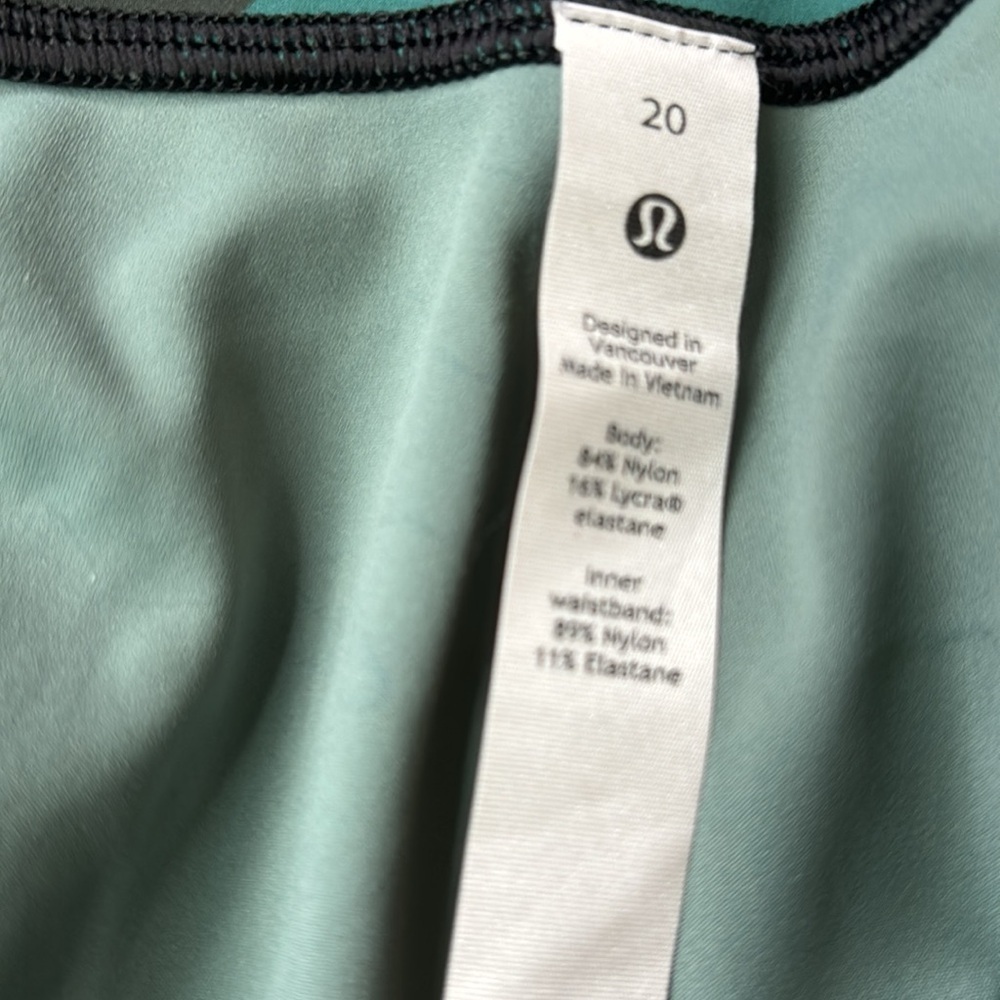 Lululemon Swift Speed
Heritage 365 Camo Tidewater cropped legging size 20 - Picture 3 of 3